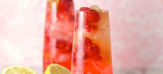 This Raspberry Ginger Kombucha Cocktail is so light and refreshing! | The Millennial Cook #spring #springrecipe #cocktail #vodka #kombucha #raspberry #ginger