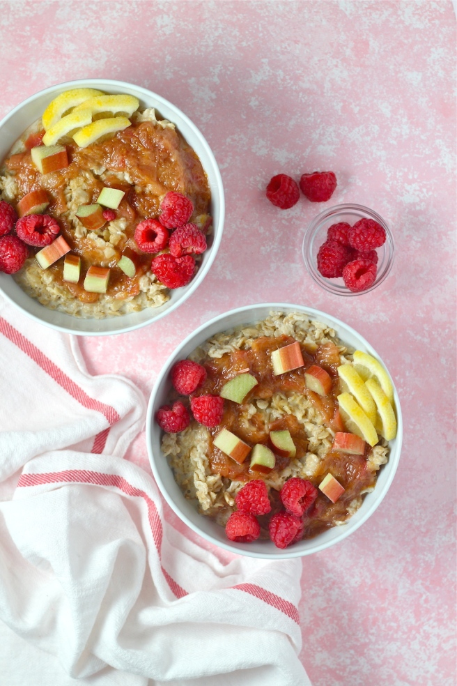 This Sweet Maple Rhubarb Oatmeal is an amazing warm and cozy breakfast! | The Millennial Cook #spring #springrecipe #breakfast #oatmeal #rhubarb #maple